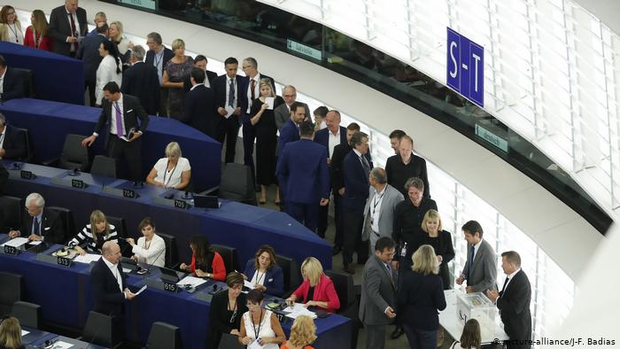 Πρώτη μέρα στα… θρανία της Ευρωβουλής