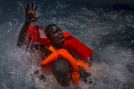 Τυνησία: Ανατροπή σκάφους  με 70 πρόσφυγες