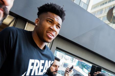 Αντετοκούνμπο : Προπόνηση και στη Μύκονο με θέα το γαλάζιο