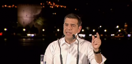 «Πρωτοτυπία» Τσίπρα: Μιλούσε στη Θεσσαλονίκη και… ταυτόχρονα έδινε συνέντευξη στην τηλεόραση