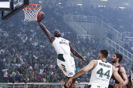 Έτοιμος να φορέσει ερυθρόλευκα ο Τζέιμς Γκιστ