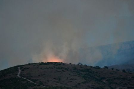 Φωτιά στην Εύβοια : Σύλληψη 64χρονου που έκαιγε ξερά χόρτα – Μαίνονται τα 3 πύρινα μέτωπα