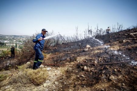 Υπό έλεγχο η φωτιά στα Σπάτα