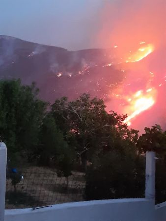 Μαίνεται η μεγάλη φωτιά στην Εύβοια – Νέο μέτωπο στην περιοχή Τραχήλι