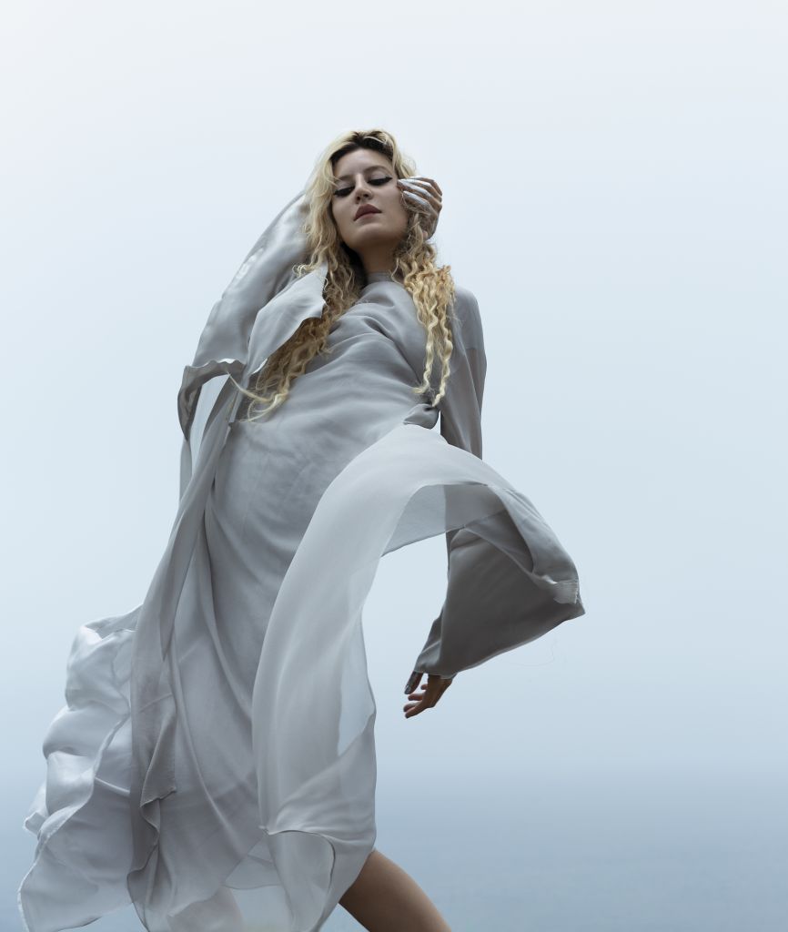 Ιωάννα Γκίκα: Παιχνίδι με το σκοτάδι και το φως