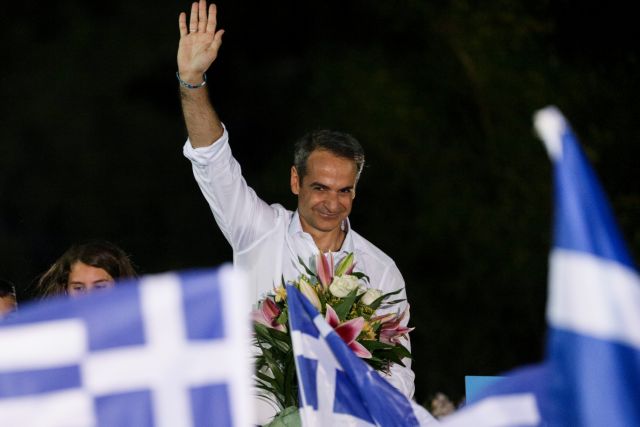 Guardian: Ούριος άνεμος στα πανιά του Κυριάκου Μητσοτάκη