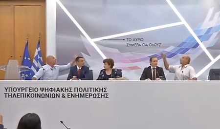 «Ασυν…φωνία» πολιτικών και χαμός σε… ζωντανή μετάδοση