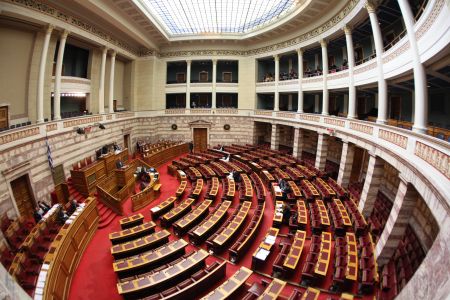 Βουλή : Κατατέθηκε το ν/σ για την άρση περιορισμών στην ψήφο των αποδήμων – Αναλυτικά όλες οι ρυθμίσεις