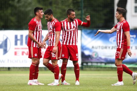 Καταιγιστικός ο Ολυμπιακός, 3-0 στο ημίχρονο