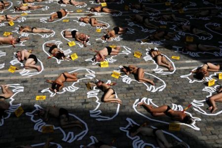 Διαμαρτυρία ακτιβιστών κατά των ταυροδρομιών στην Παμπλόνα [Εικόνες]