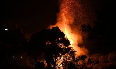 Φωτιά στην Εύβοια : Μάχη σε τρία μέτωπα – Εκκενώθηκαν οικισμοί