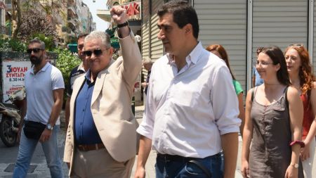 Τσικουδιές στον Πειραιά από το ΚΚΕ