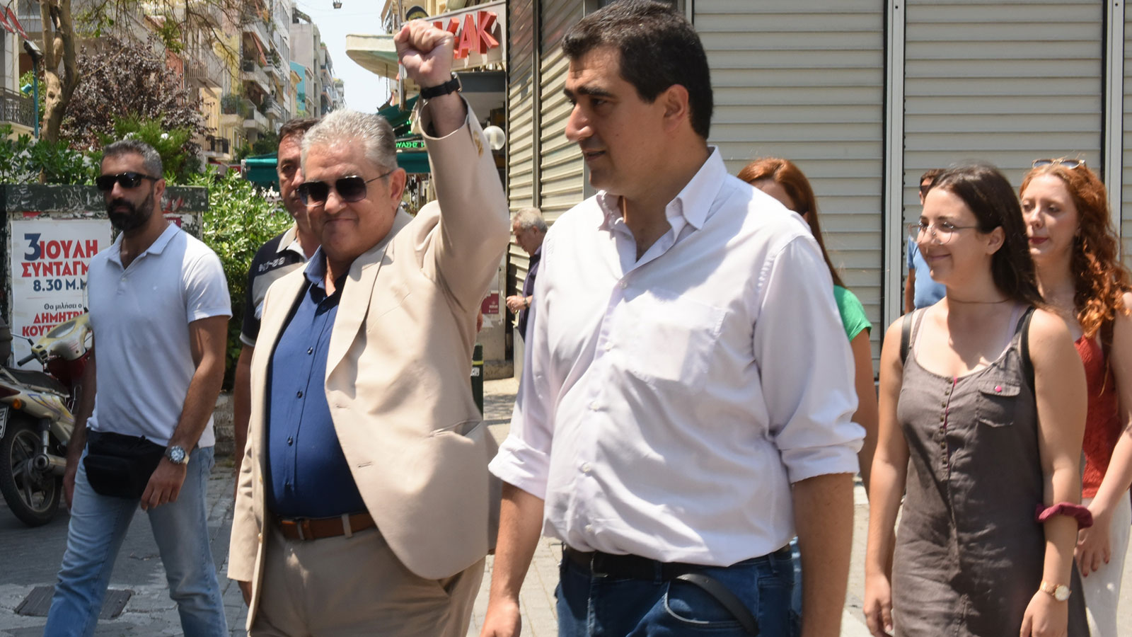 Τσικουδιές στον Πειραιά από το ΚΚΕ