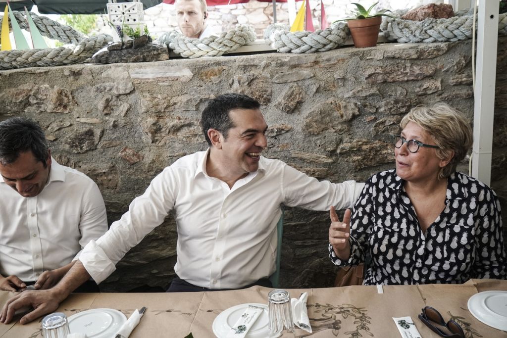 Στο Λαύριο για γεύμα με τους δημοσιογράφους ο Αλέξης Τσίπρας