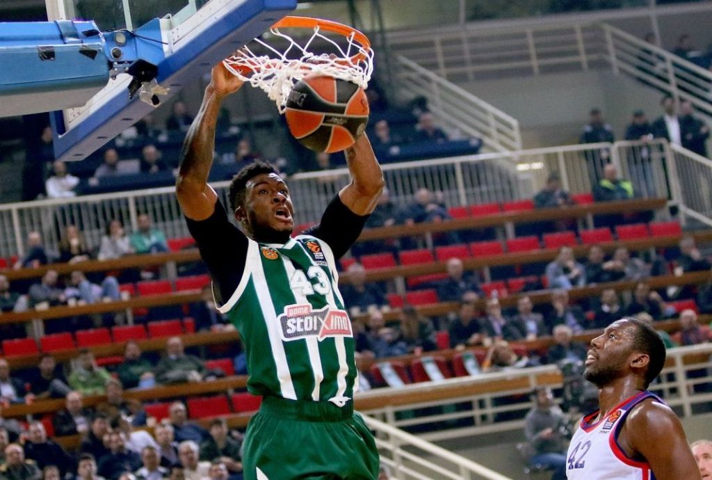 Δεν υπάρχει συμφωνία ανάμεσα σε Θανάση Αντετοκούνμπο και Μπακς