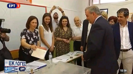 Εκλογές 2019: Ψήφισε στη Θεσσαλονίκη ο Κώστας Καραμανλής