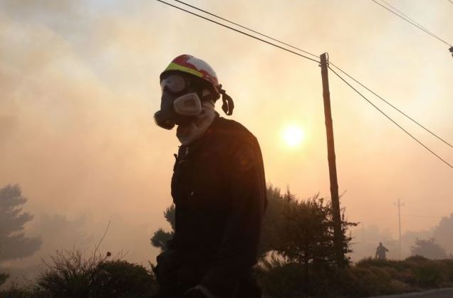 Φωτιά στη Μάνη : Ενίσχυση πυροσβεστικών δυνάμεων – Καίει κοντά σε κατοικημένη περιοχή