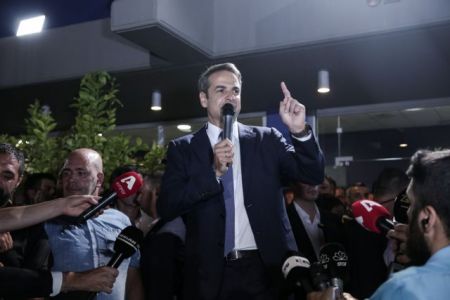 DPA: Πόρτα εξόδου στον Τσίπρα και καλωσόρισμα Μητσοτάκη