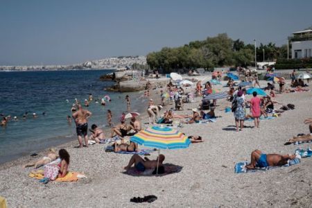 Καιρός: Καύσωνας την Τρίτη στα ηπειρωτικά, τοπικές μπόρες στα βόρεια