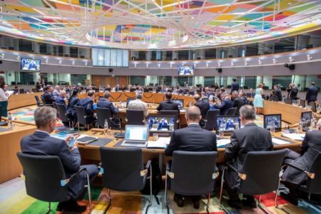 Σκωτσέζικο ντους από Eurogroup : Τείχος στη μείωση πλεονασμάτων, παράθυρο στο αφορολόγητο