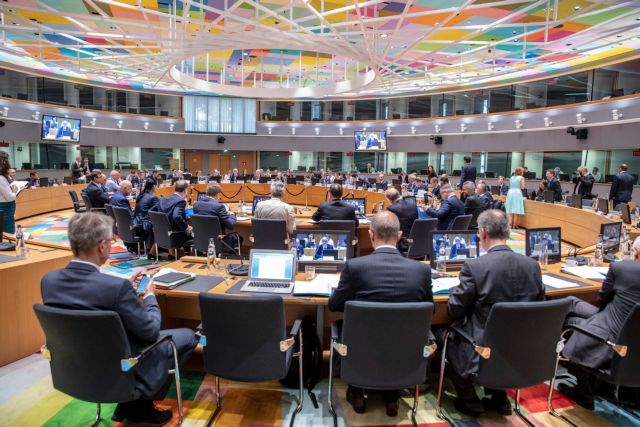 Σκωτσέζικο ντους από Eurogroup : Τείχος στη μείωση πλεονασμάτων, παράθυρο στο αφορολόγητο