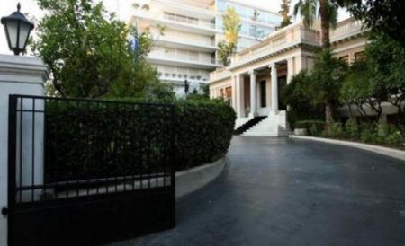 Μαξίμου : Σύσκεψη Μητσοτάκη – οικονομικού επιτελείου για Eurogroup