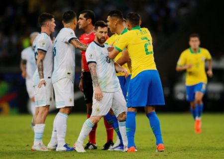 Απάντηση Τιάγκο Σίλβα στις φωνές του Μέσι για τη διαιτησία