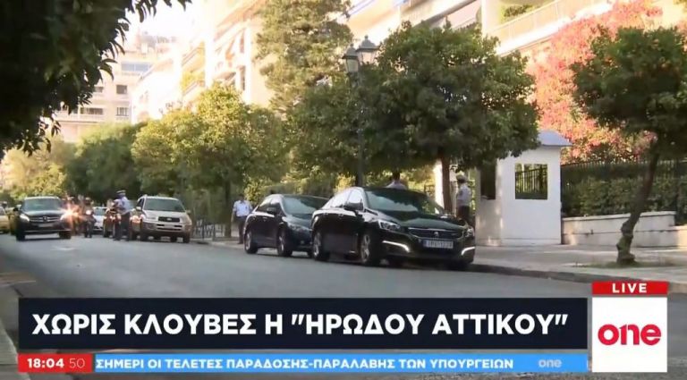 Ο Μητσοτάκης «έδιωξε» τις κλούβες των ΜΑΤ από την Ηρώδου Αττικού | tovima.gr