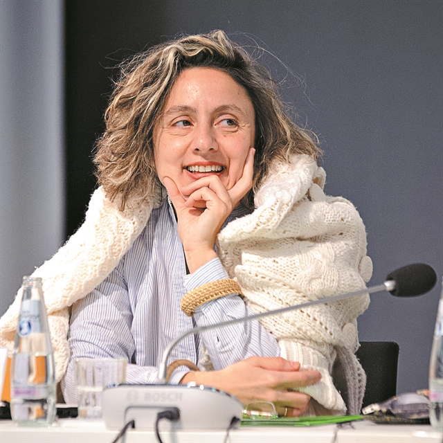 Μπορεί η ποίηση να μιλήσει για την κρίση;