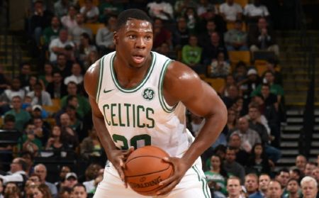 NBA : Αποχωρεί από τους Σέλτικς ο Γιαμπουσέλε