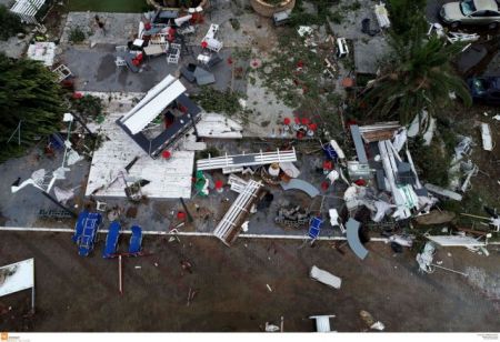 Χαλκιδική – μαρτυρία: Του έπεσε το κιόσκι στο κεφάλι, ο γιος του έκλαιγε