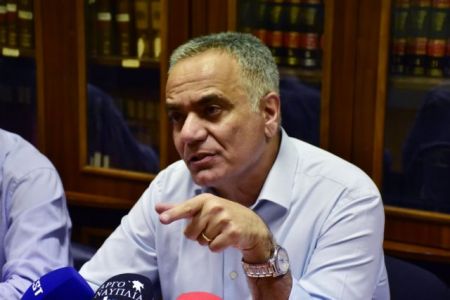 Σκουρλέτης: Κυβέρνηση που τα βάζει με μεγάλο κομμάτι της κοινωνίας δεν μακροημερεύει