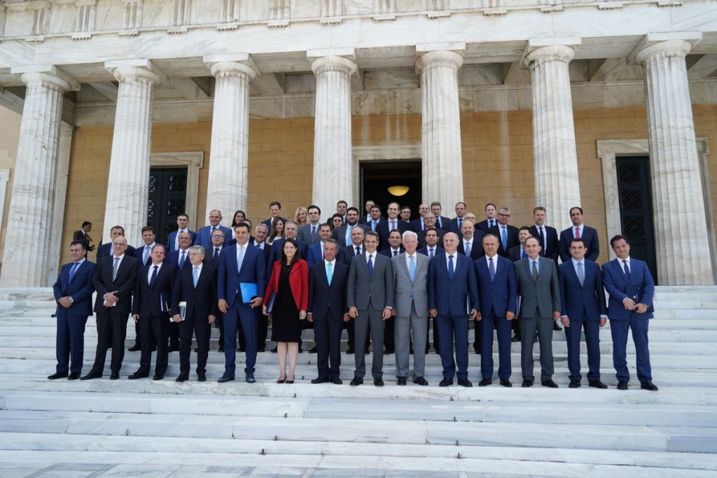 Μοναχισμός στην εξουσία