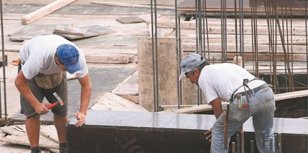 Ελαφρύνσεις €6 δισ. σε εισόδημα, ακίνητα, επιχειρήσεις