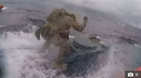 Eπιχείρηση κομάντο σε υποβρύχιο με ναρκωτικά