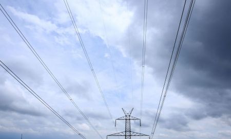 Χατζηδάκης : Στα όριά του το δίκτυο διανομής ρεύματος – Κίνδυνος για μπλακ άουτ