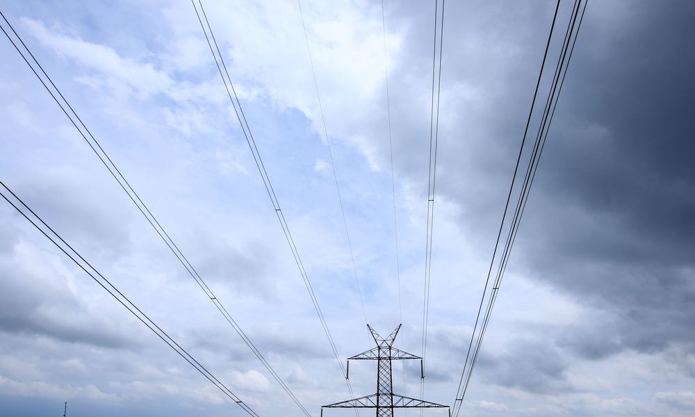 Χατζηδάκης : Στα όριά του το δίκτυο διανομής ρεύματος – Κίνδυνος για μπλακ άουτ