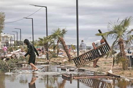 Θεομηνία Χαλκιδική: «Είδαμε ανθρώπους να παρασύρονται από τον αέρα»