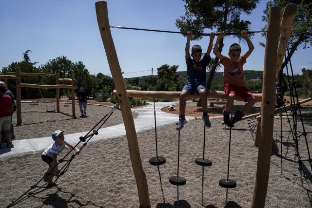Εγκαινιάστηκε νέα παιδική χαρά στο Μάτι – Προσπάθεια για επιστροφή στην κανονικότητα
