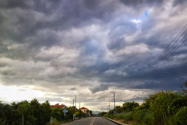 Εκτακτο δελτίο καιρού : Ερχονται καταιγίδες τις επόμενες ώρες – Πού θα «χτυπήσουν»
