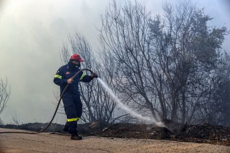 Πυρκαγιές σε Ρόδο και Λευκάδα
