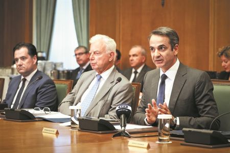 Στην κυβέρνηση τρέχουν να προλάβουν τις χαοτικές συνέπειες της απλής αναλογικής