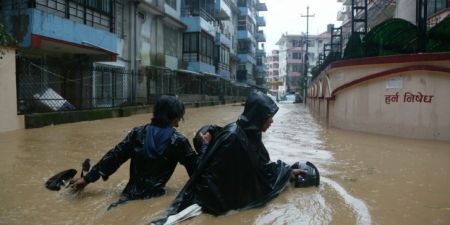 Νεπάλ: Οι πλημμύρες έφεραν δεκάδες νεκρούς και χιλιάδες εκτοπισμένους