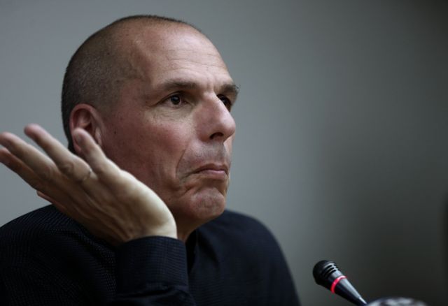 Βαρουφάκης : Πώς σχολίασε τον διαπληκτισμό του με αστυνομικό στο Σαρλ ντε Γκωλ