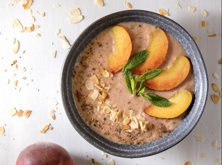 Με ροδάκινο, δυόσμο και γιαούρτι