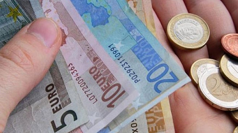 7 στους 10 Ελληνες περικόπτουν τα έξοδά τους – Δείτε από που