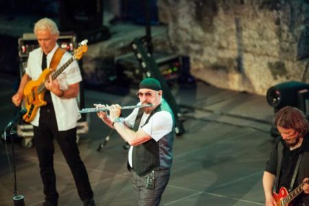 Η Μπαλάντα των Τζέθρο Ταλ : Η πρώτη βιογραφία της θρυλικής μπάντας