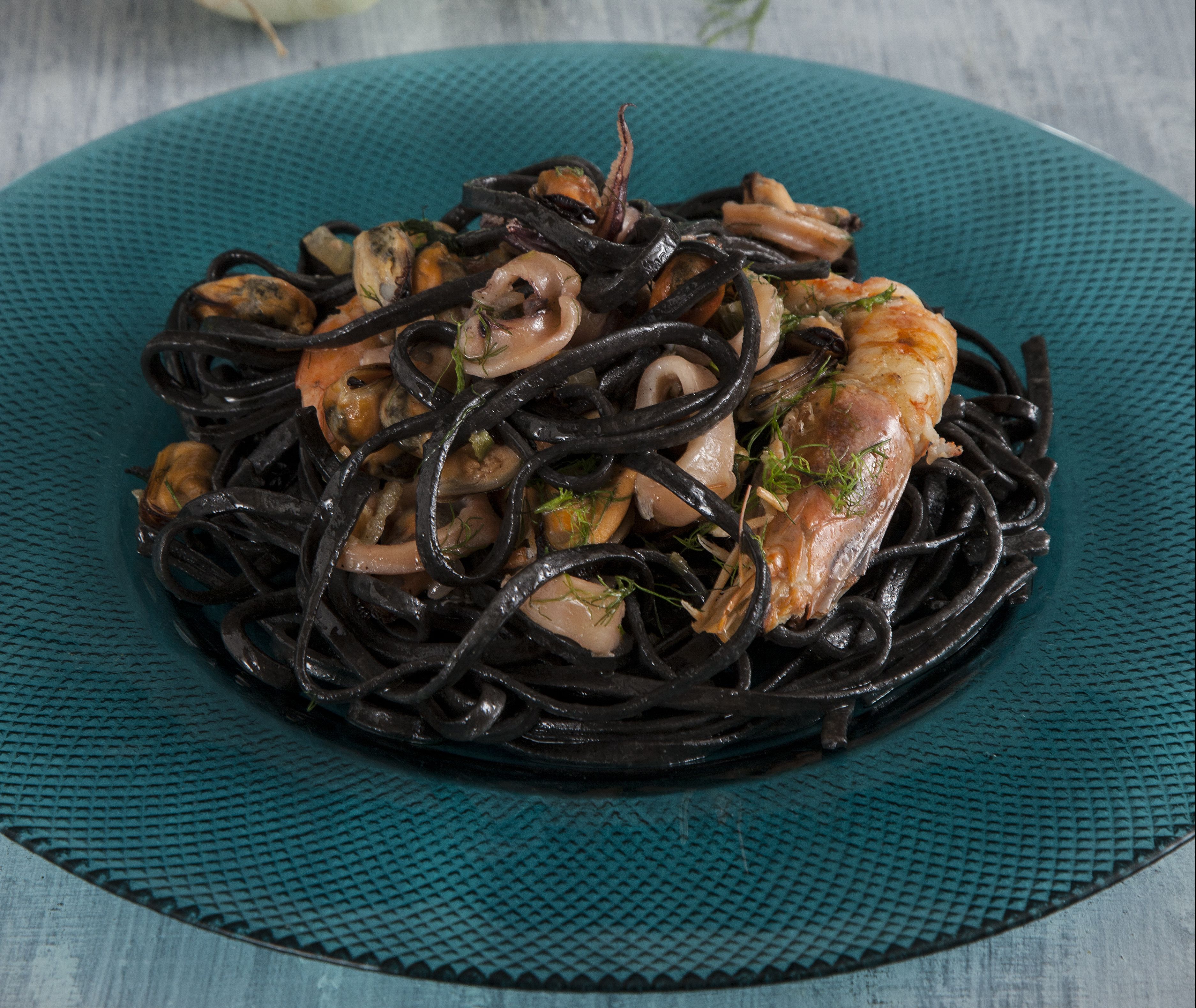 Λιγκουίνι από μελάνι σουπιάς με θαλασσινά