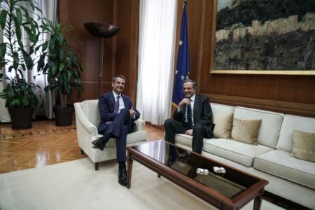 Μισή ώρα συνομίλησαν Μητσοτάκης – Σαμαράς – Τι είπαν