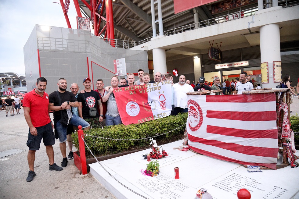 Φίλοι της Νότιγχαμ τίμησαν τη μνήμη των θυμάτων της Θύρας 7